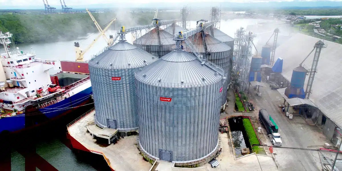 Compas Cascajal dry bulk terminal built by Metalteco